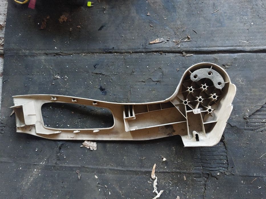 Декоративна кора багажник е90 е91 бмв  2.0д 184кс bmw e90 e91 2.0d