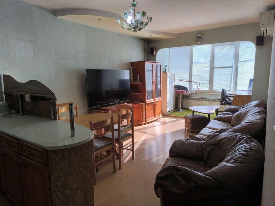 Дава се под наем Тристаен апартамент в София, Красно село - 75 кв.м за 613 € - Снимка #2