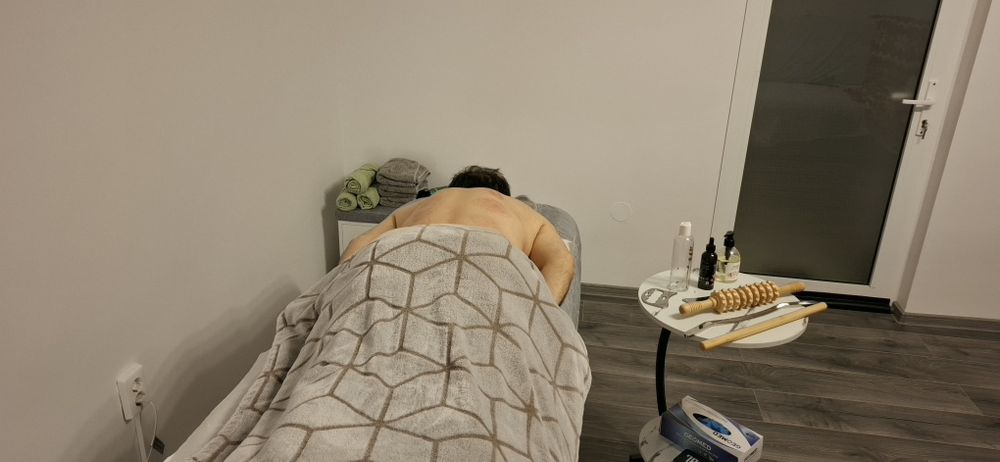 Masaj de relaxare / terapeutic /anticelulitic / sportiv
