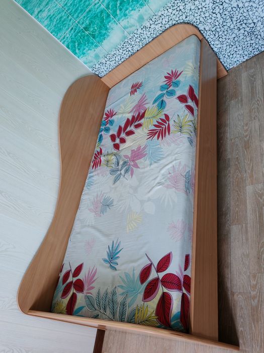 Продам кровать полуторка