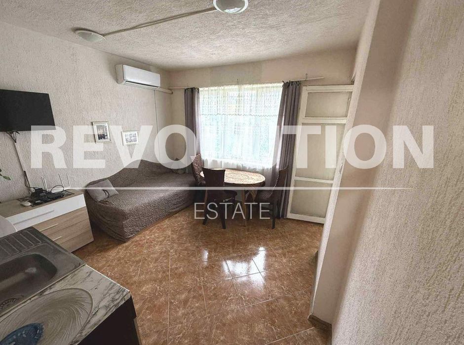 Дава се под наем Двустаен апартамент в Варна, Център - 50 кв.м за 348.84 € - Снимка #1