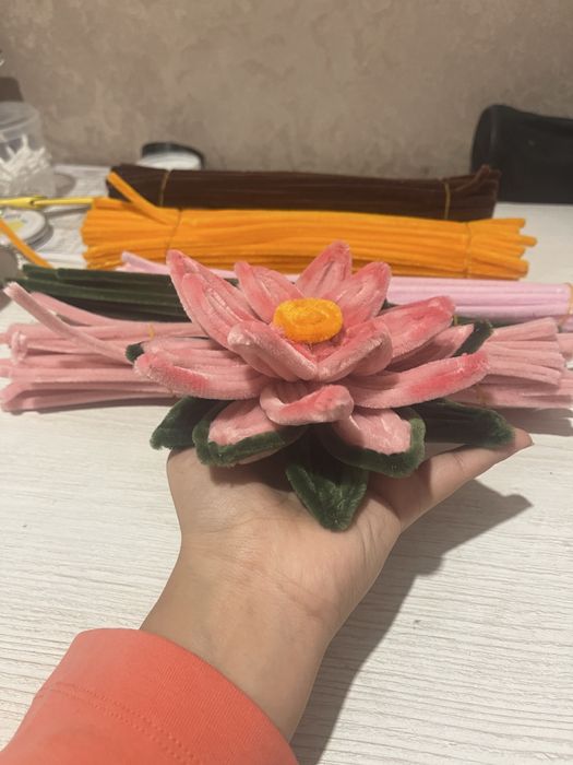 Цветок из пушистой проволоки