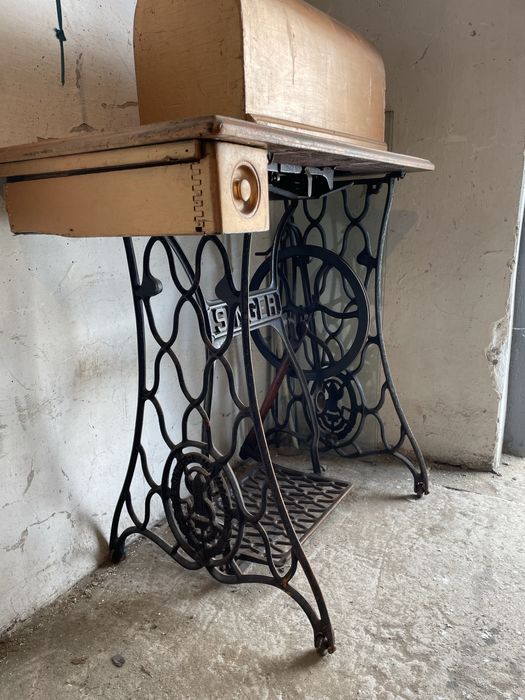 Продам швейную машинку.