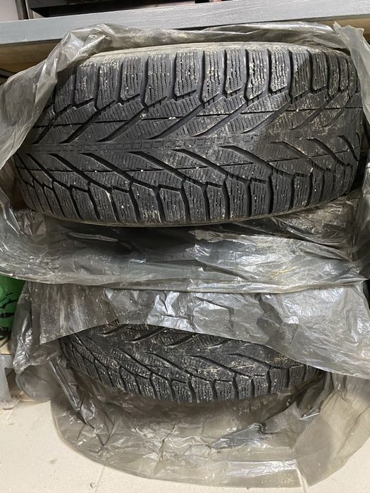 Продам шины R18 зимние