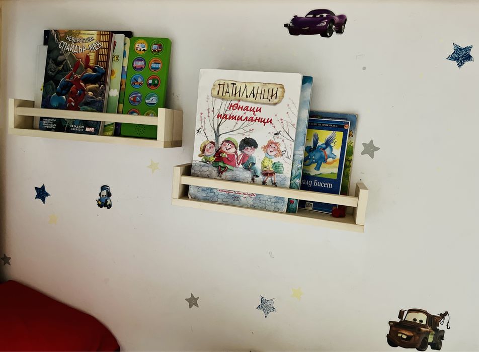 Рафт за книги ,лавица монтесори