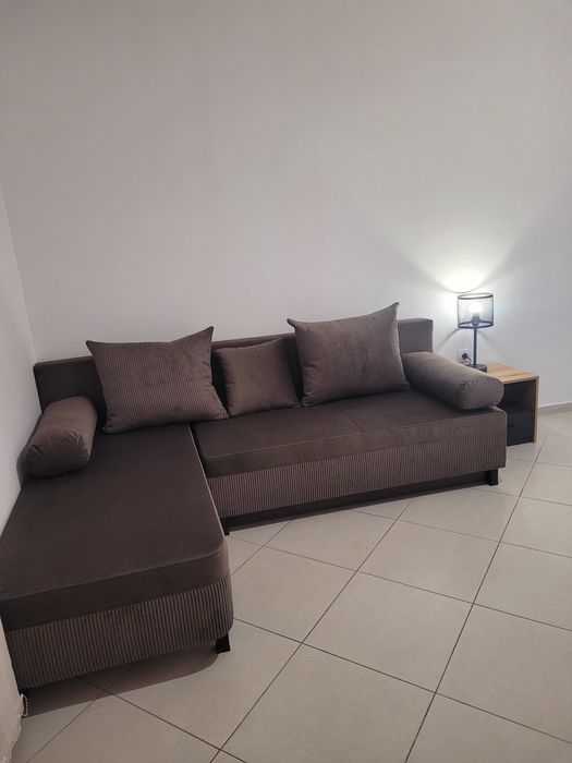 Ъглов разтегателен , чисто нов диван Делано