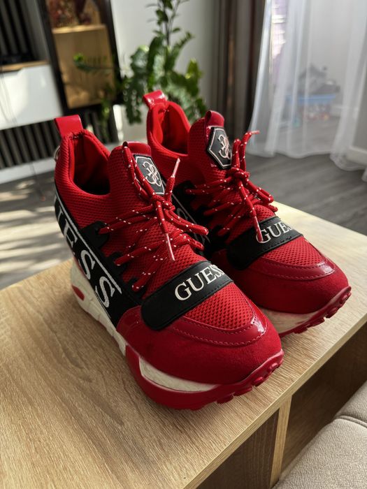 Продам кроссовки