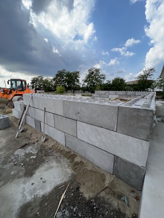 Blocuri de beton tip Lego