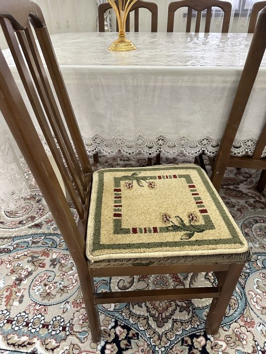 Стулья в хорошем состоянии.