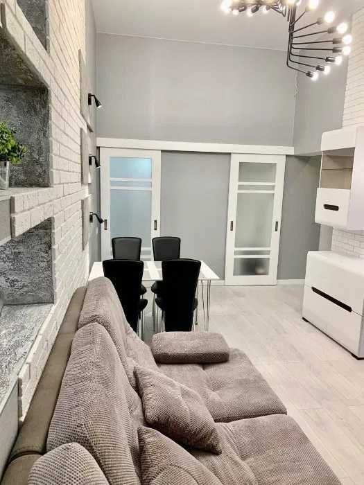 Центр, Чехова/Шевченко, Ойбек, шикарная высокопотолочка 2/2/4