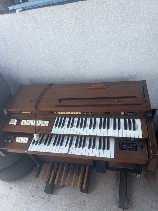 Pian din lemn de vânzare