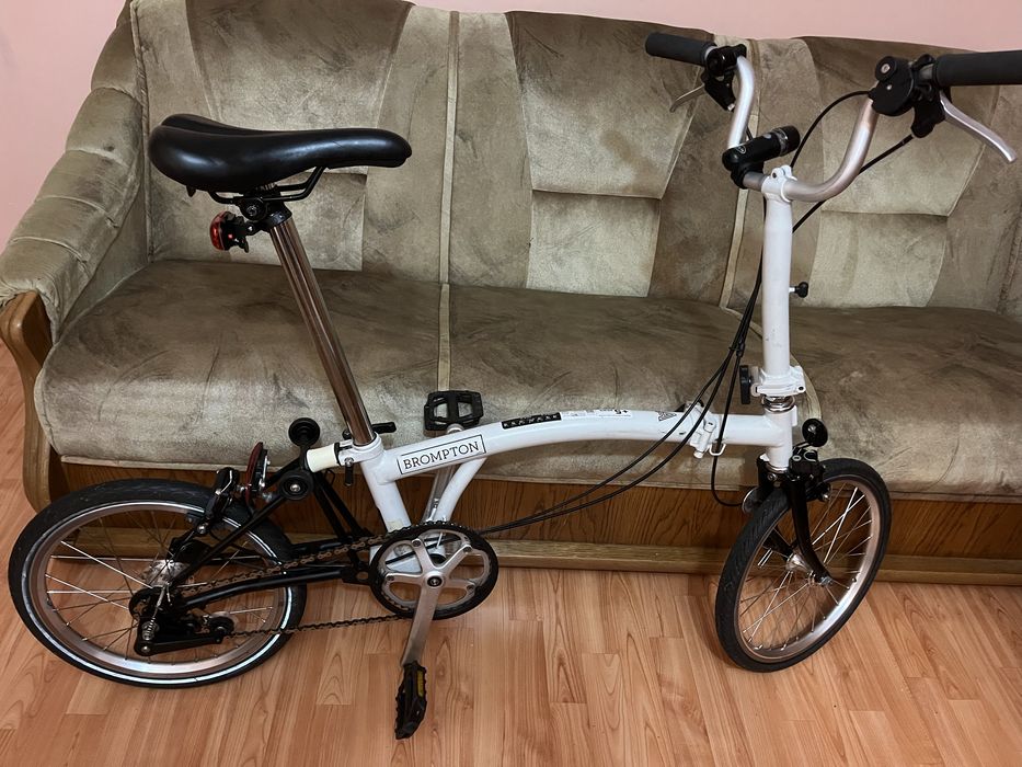 Bicicleta pliabila marca BROMPTON