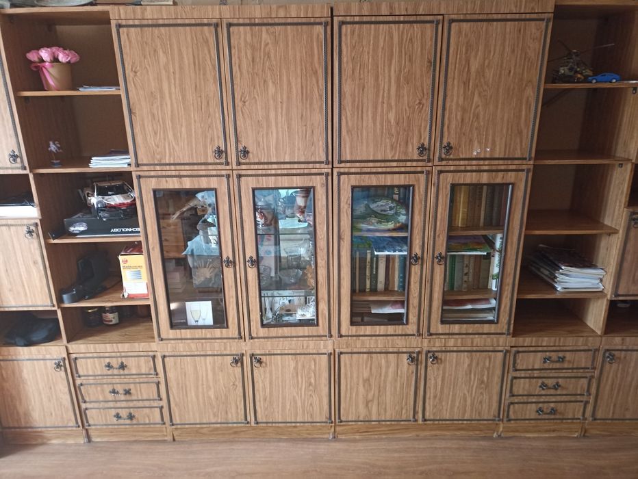 Отдам даром стенку советскую