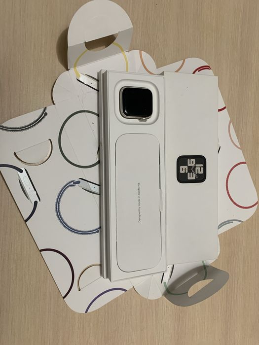 Продам Apple Watch SE 2 40 мм