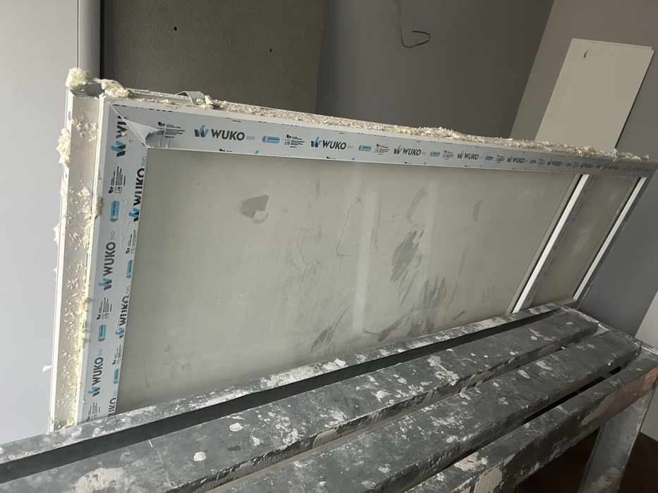 Пластик есік терезесімен