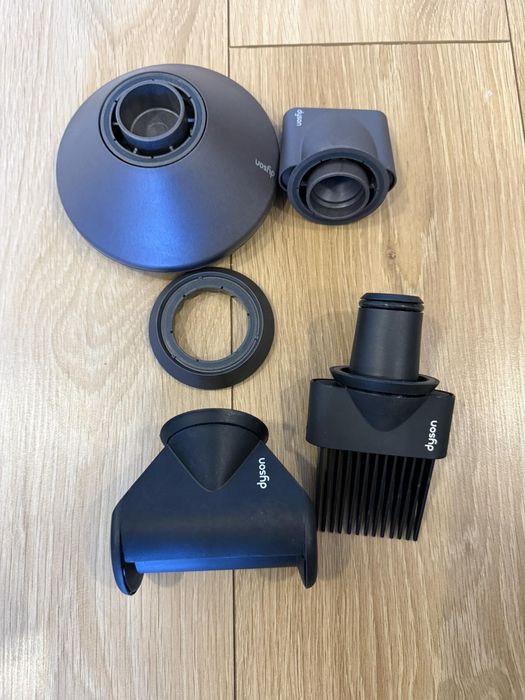 Лот различни приставки за сешоар Dyson