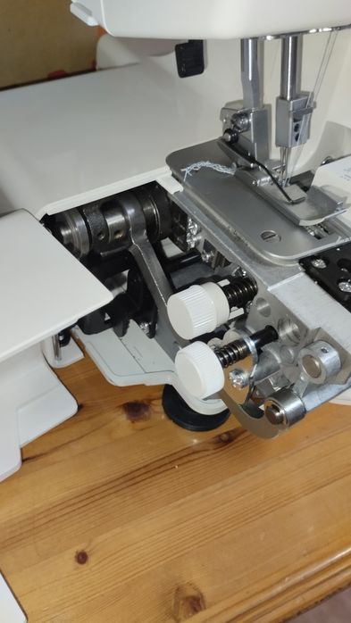 Продам оверлок Janome