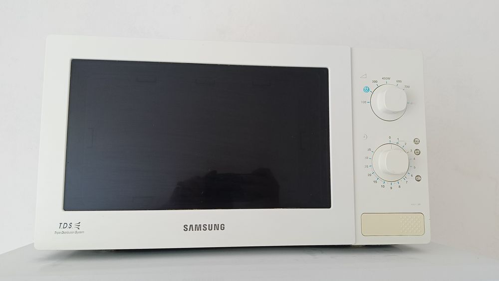 Микроволновая печь Samsung, полностью рабочая, хорошее состояние
