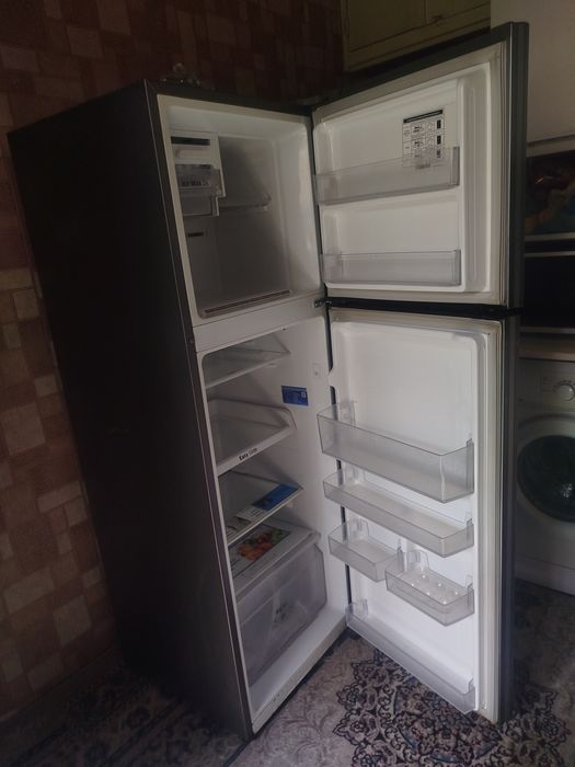 Холодильник сотилади