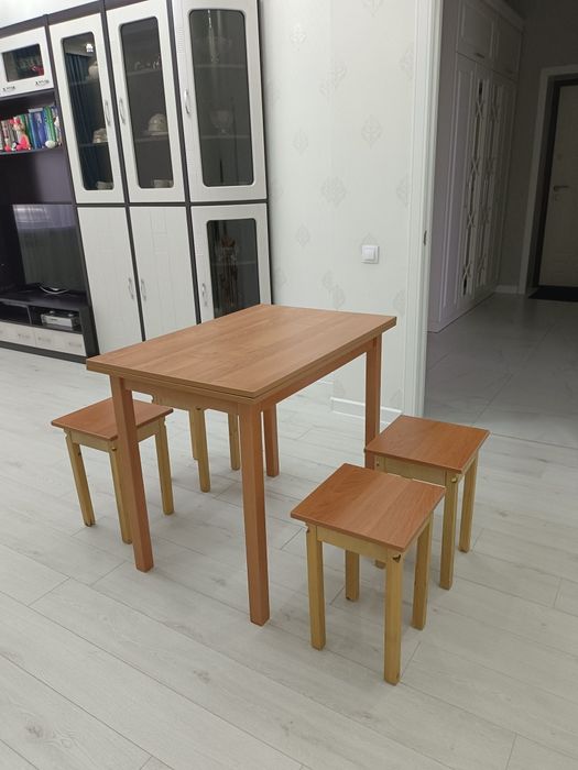 Стол со стульями