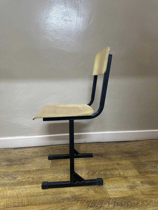 Офисные столы и стулья