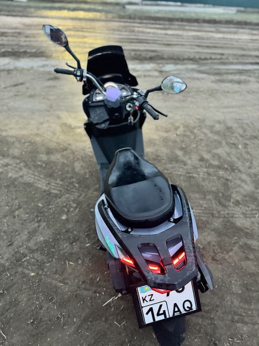 Продам скутер стоит на учете, с документами