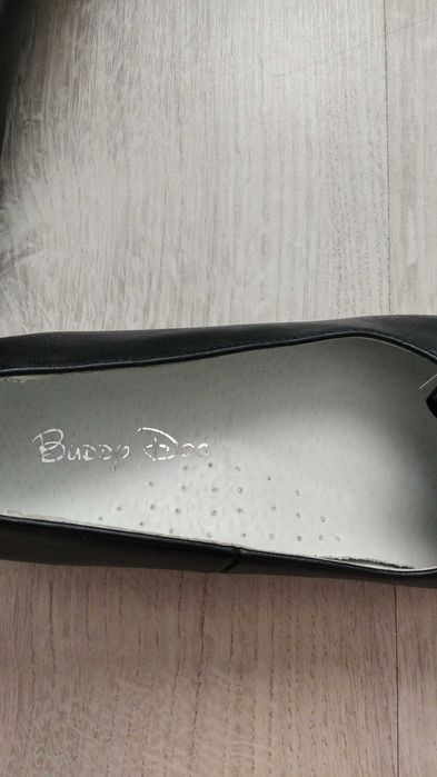 Школьные туфли на девочку.