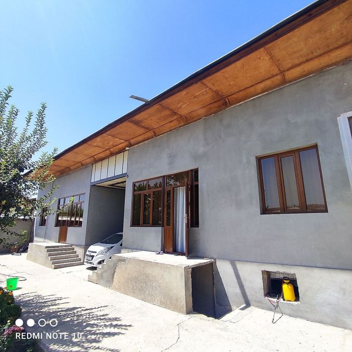 50 йилликда 8 сотохли 10 та хонали ҳовли, домга бартер бор