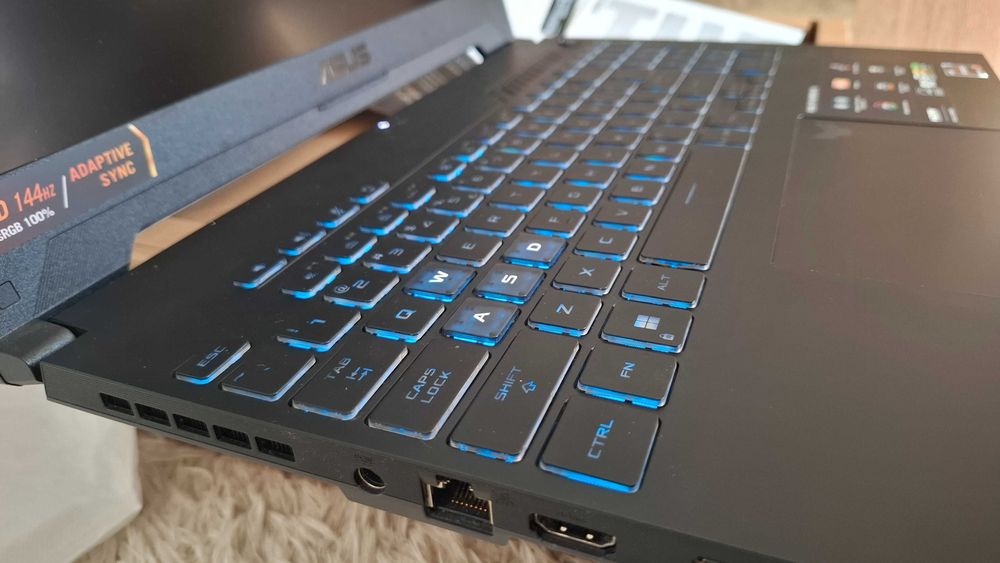 ASUS TUF A15 Gaming R 7-7435HS/512 SSD/16 RAM/RTX 4050 6GBTI cutia NOU