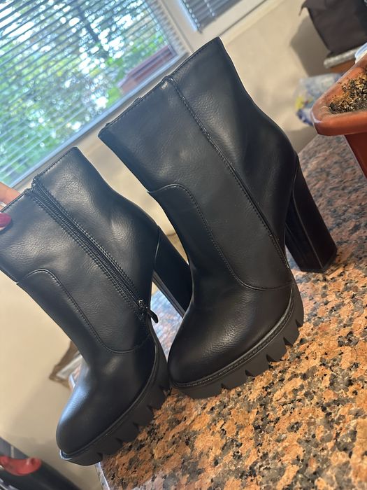 Боти с висок ток