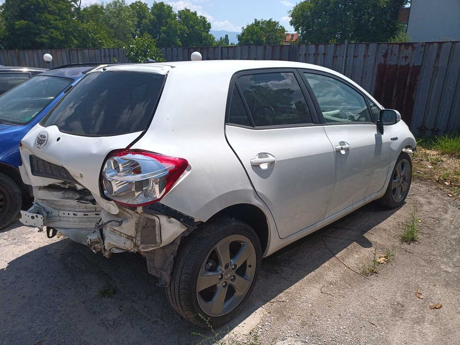 Тойота Аурис 2009-2012