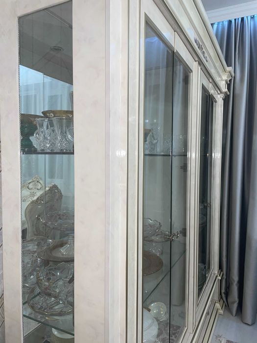 Витрина шикарная неоклассика