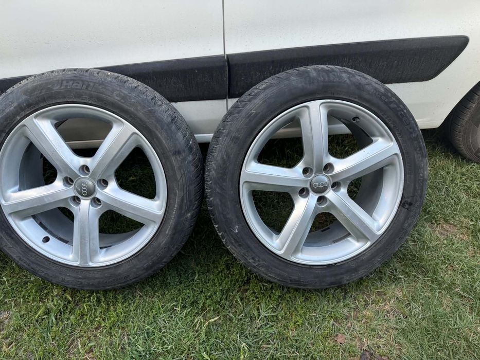 Комплект оригинални алуминиеви джанти Audi 19" с гуми Hankook.