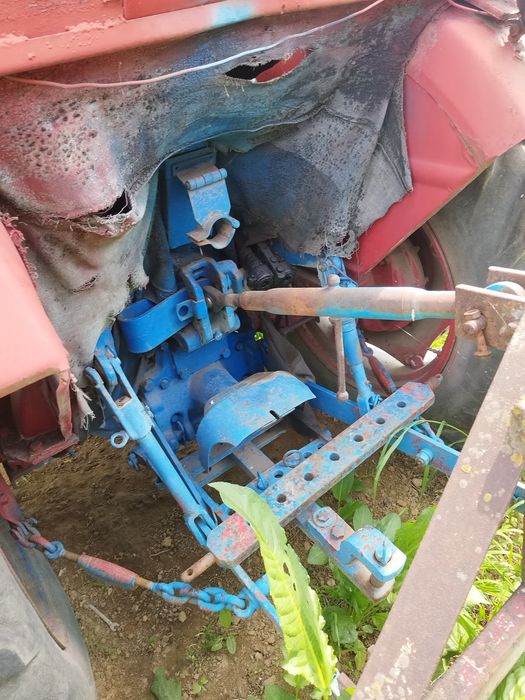 Tractor U445 disponibil