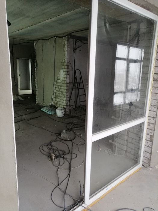 Окно балконное белое