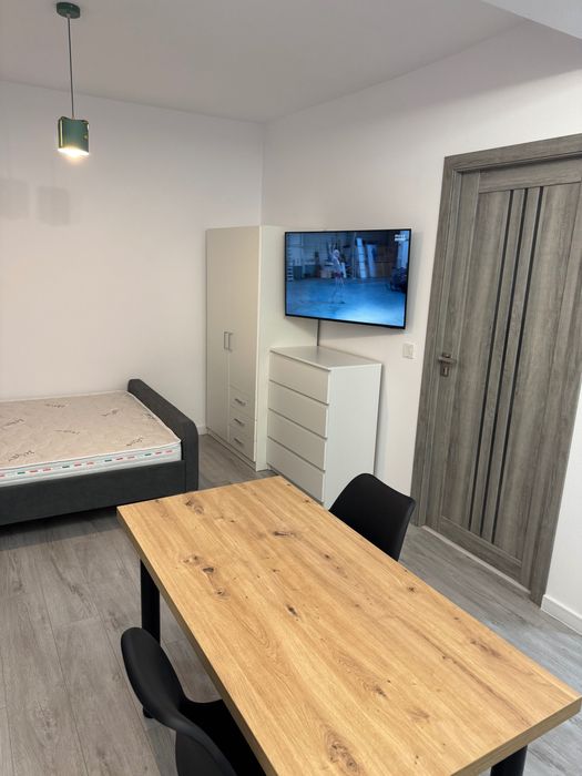 Inchiriez garsoniera in bloc nou