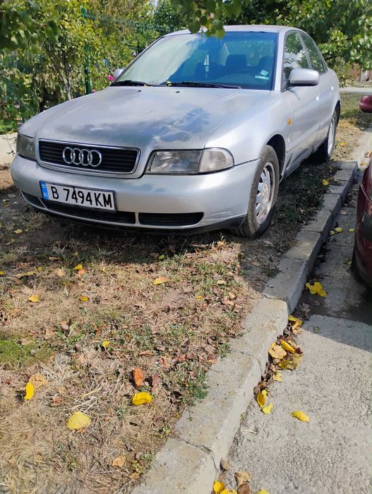 Audi A4 2.6 6-цилиндров двигател