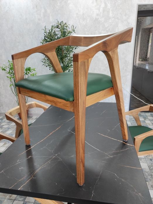 Стол стулья для ресторана и кафе орех