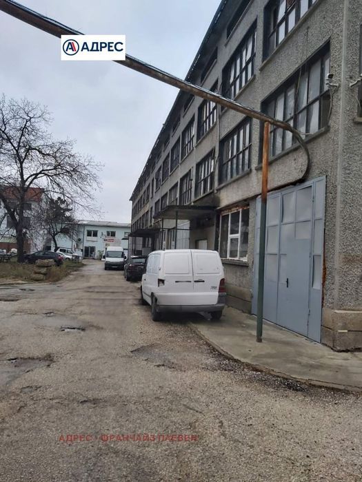 Продава се Склад в Плевен, Индустриална зона - 2232 кв.м за 269 €/кв.м - Снимка #1