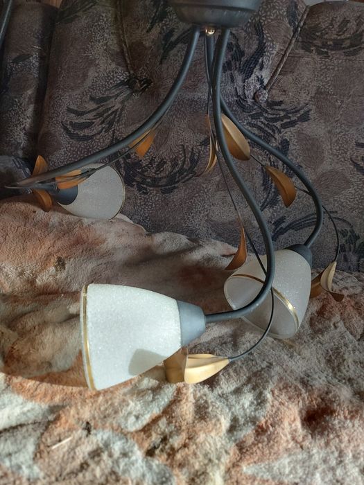 Продам люстру в хорошем состоянии