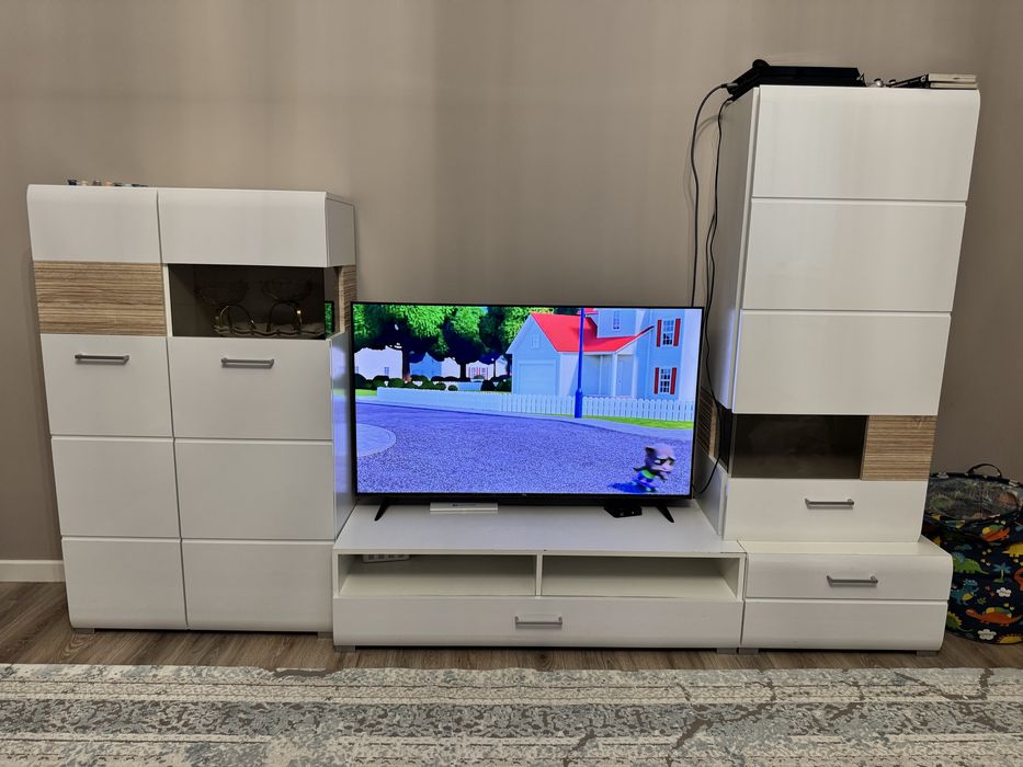 Диван, тумба под Тв, комод