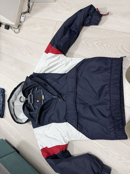 Geaca jacheta bluza Urban Ultra schimb cu tommy hilfinger guess dior