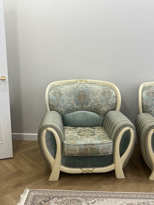 Продам Диван и два кресла