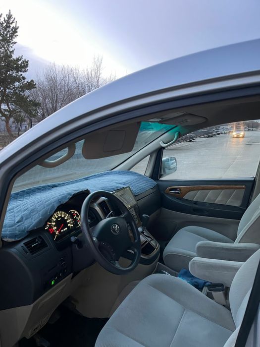 Автомашина Тойота Алфард