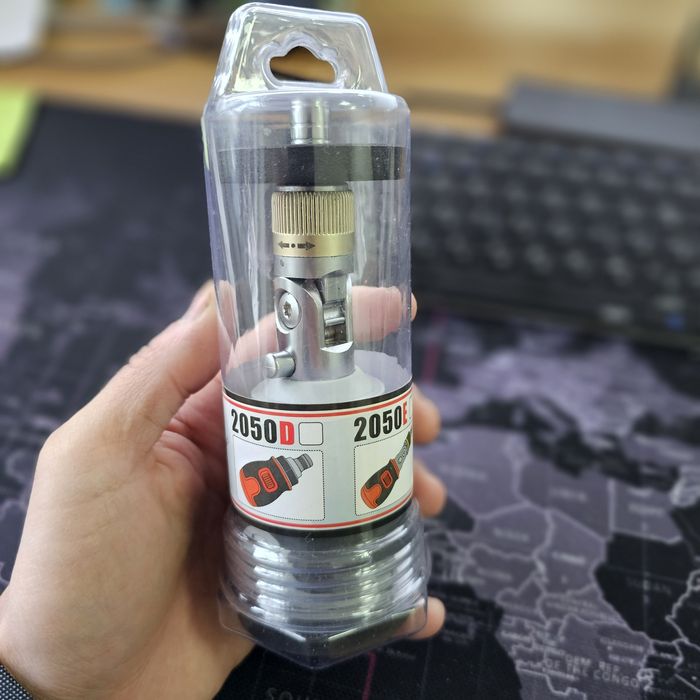 Многоугольный ретракторный набор отверток с сменными битами