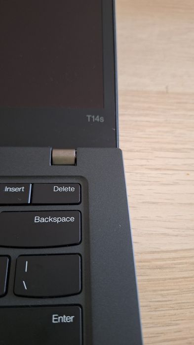 Lenovo ThinkPad T14s touchscreen + зарядно с перфектна батерия