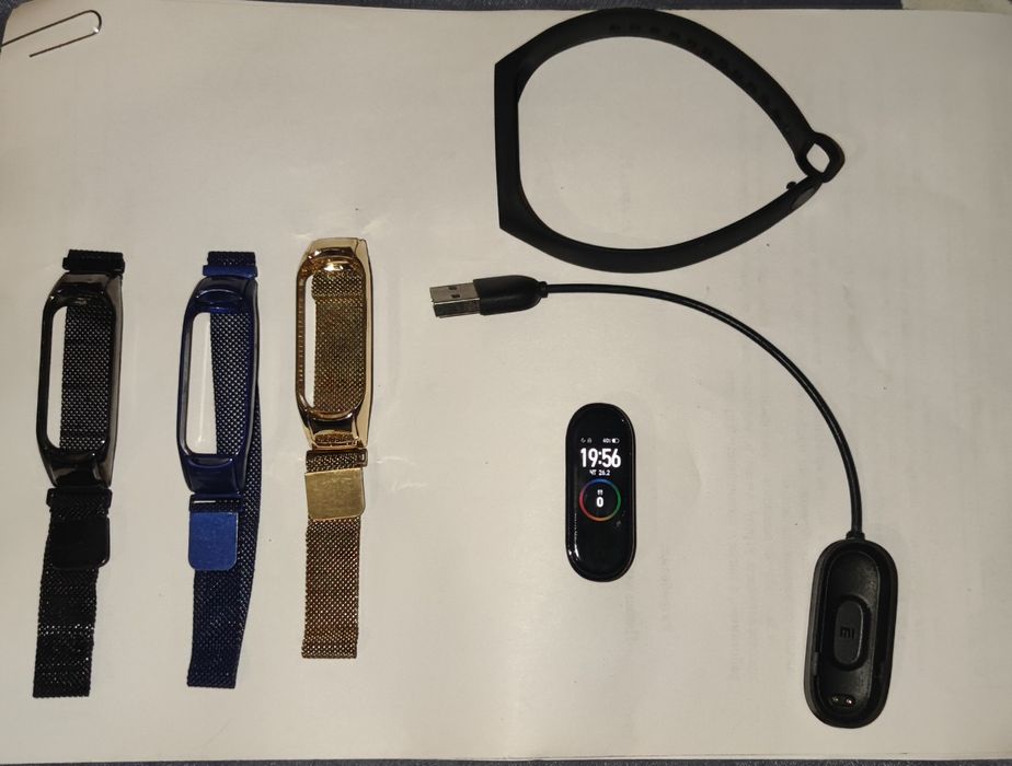 Xiaomi Mi Smart Band 4 + 4 ремешка
