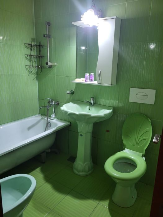 Închiriez garsoniera