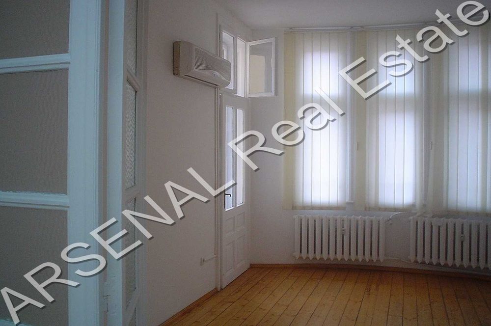 Етаж от къща под наем, Център