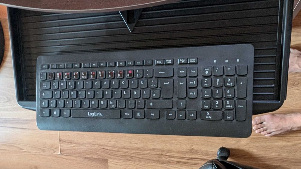 Продавам Lenovo Gaming комплект Ryzen 7 7700 / RTX 4060 / 32GB DDR5 / 1TB SSD + COUGAR + Razer